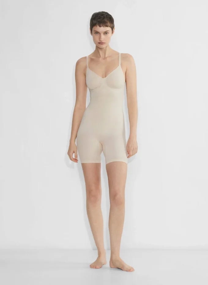 Body sin costuras ShapeEnhance™ hasta la mitad del muslo