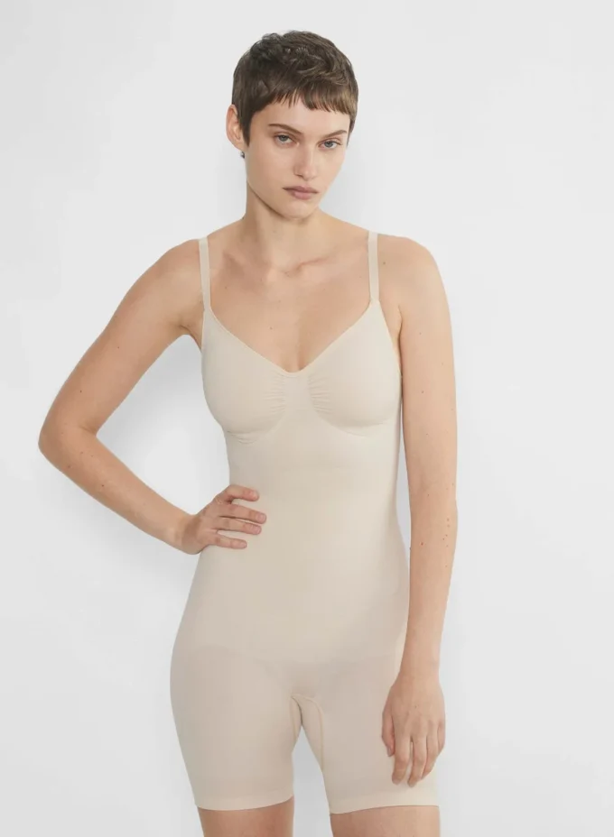 Body sin costuras ShapeEnhance™ hasta la mitad del muslo