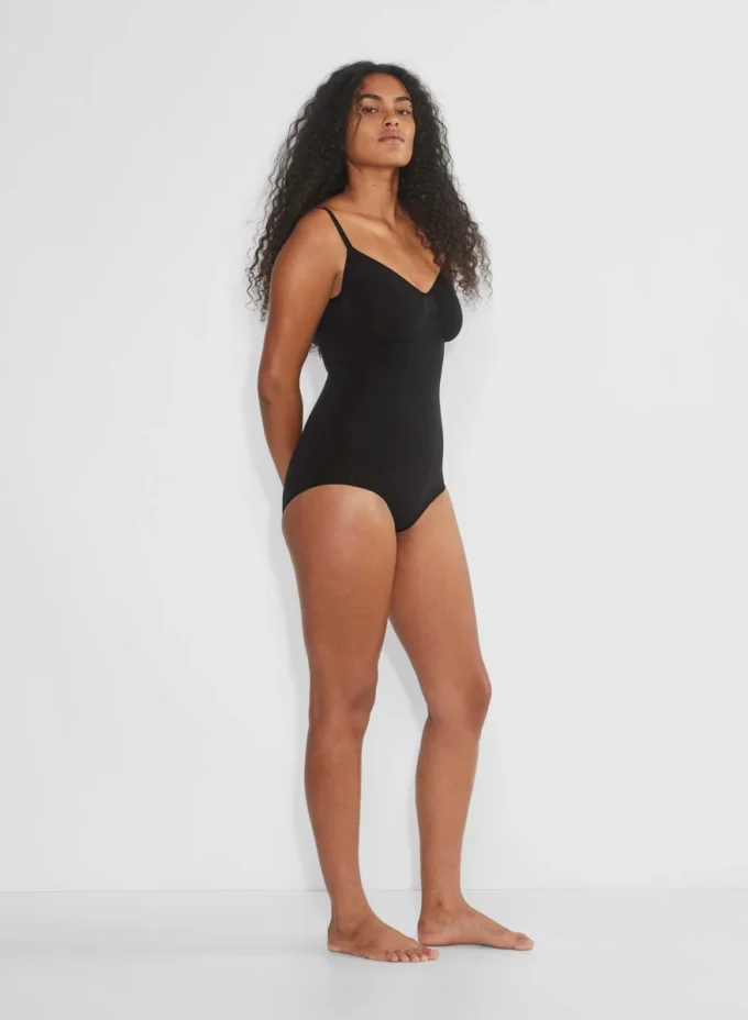 Body sin costuras ShapeEnhance™ que cubre todo el trasero