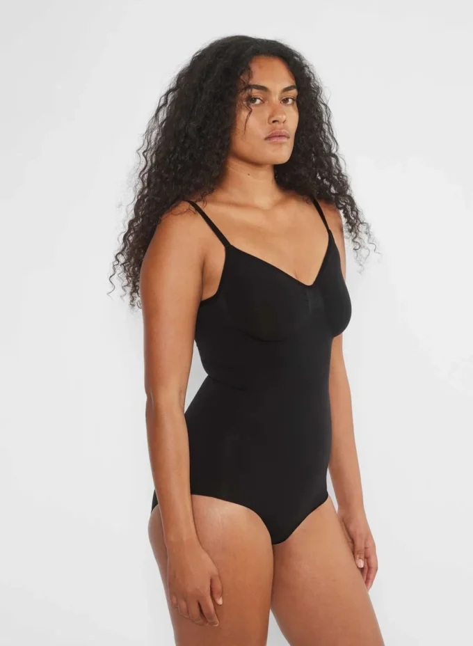 Body sin costuras ShapeEnhance™ que cubre todo el trasero