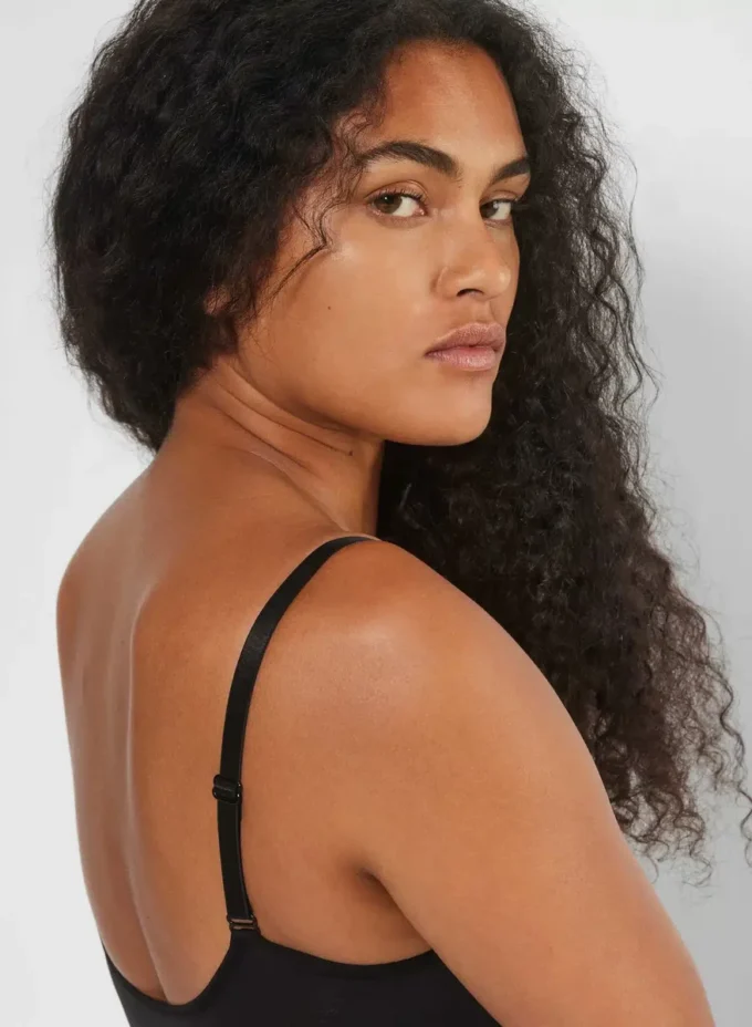 Body sin costuras ShapeEnhance™ que cubre todo el trasero