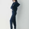 Cozy Sweatfleece de Aritzia. Pantalones de chándal ajustados Cozy Sweatfleece de Aritzia. Pantalones de chándal ajustados