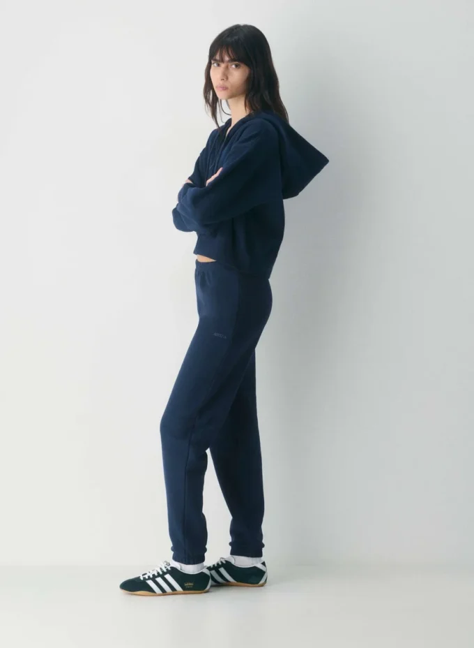 Cozy Sweatfleece de Aritzia. Pantalones de chándal ajustados Cozy Sweatfleece de Aritzia. Pantalones de chándal ajustados