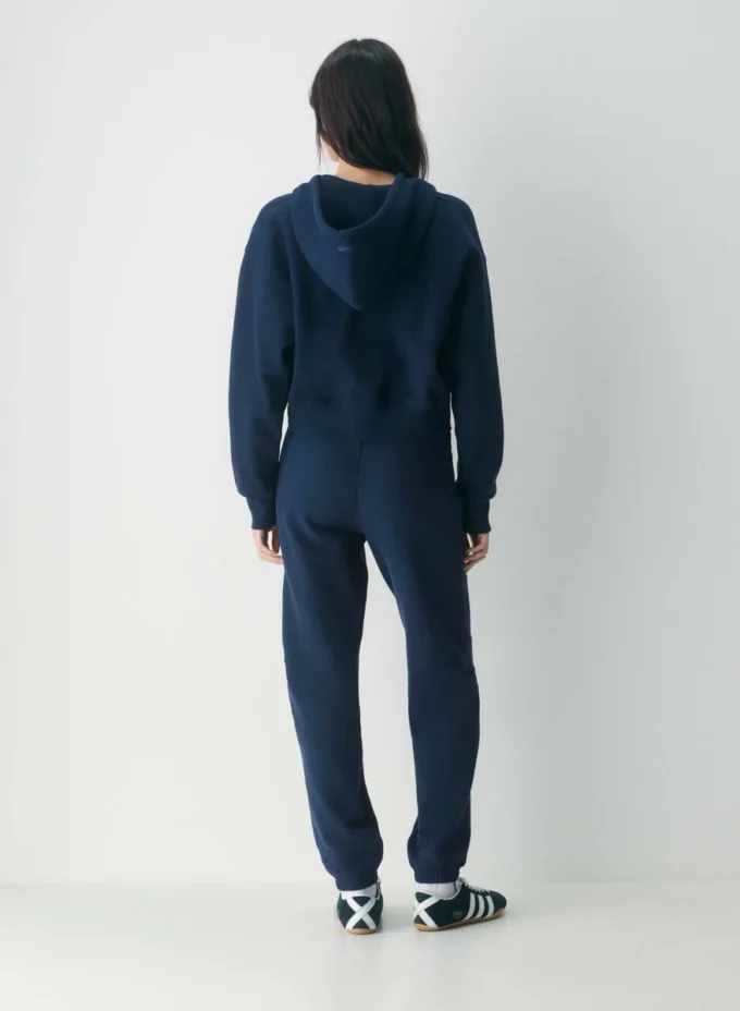 Cozy Sweatfleece de Aritzia. Pantalones de chándal ajustados Cozy Sweatfleece de Aritzia. Pantalones de chándal ajustados