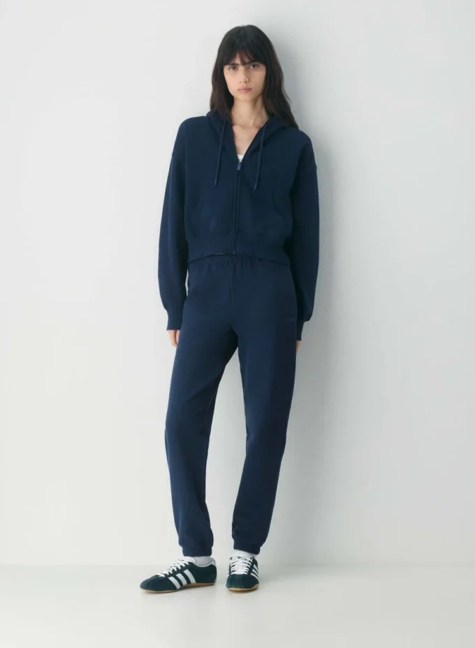 Cozy Sweatfleece de Aritzia. Pantalones de chándal ajustados Cozy Sweatfleece de Aritzia. Pantalones de chándal ajustados