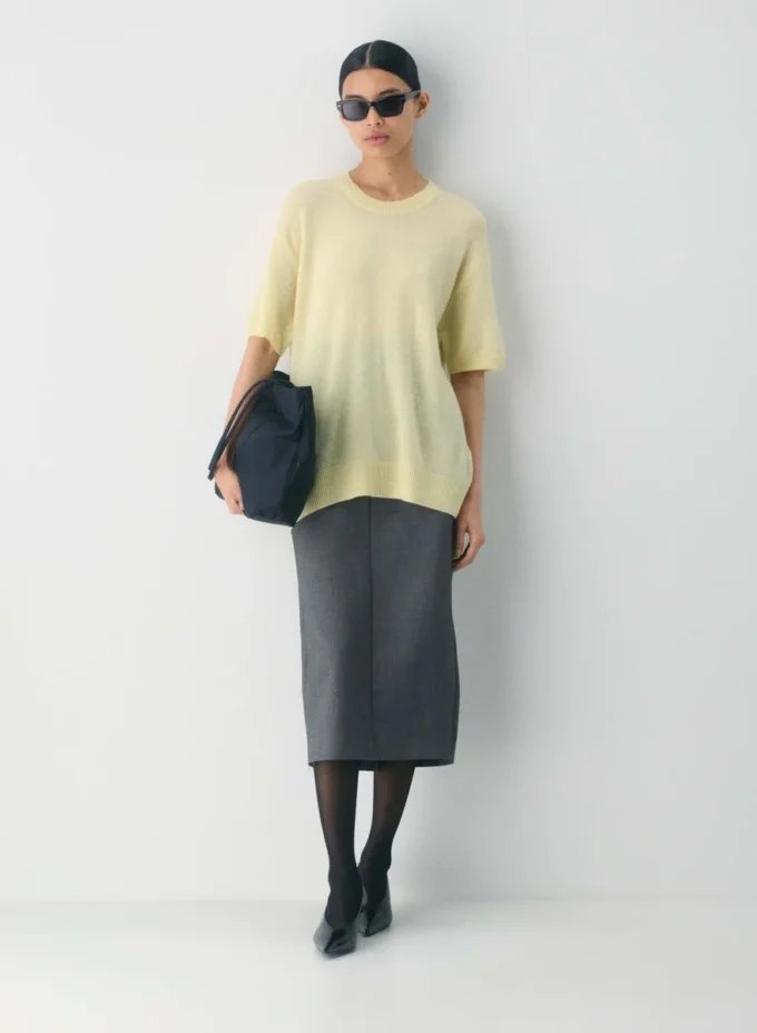 Feather Cashmere de Aritzia, 100 % ligero como una pluma. Jersey de manga corta holgado Feather Cashmere de Aritzia, 100 % ligero como una pluma. Jersey de manga corta holgado