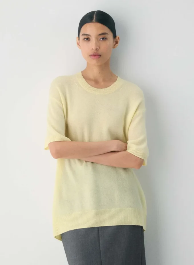 Feather Cashmere de Aritzia, 100 % ligero como una pluma. Jersey de manga corta holgado Feather Cashmere de Aritzia, 100 % ligero como una pluma. Jersey de manga corta holgado
