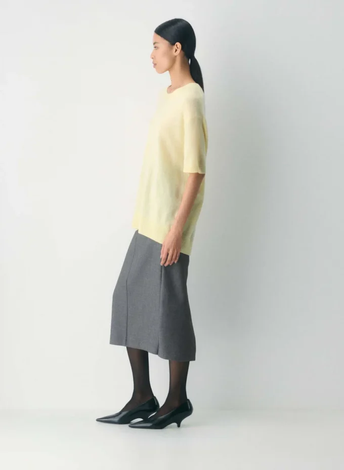 Feather Cashmere de Aritzia, 100 % ligero como una pluma. Jersey de manga corta holgado Feather Cashmere de Aritzia, 100 % ligero como una pluma. Jersey de manga corta holgado
