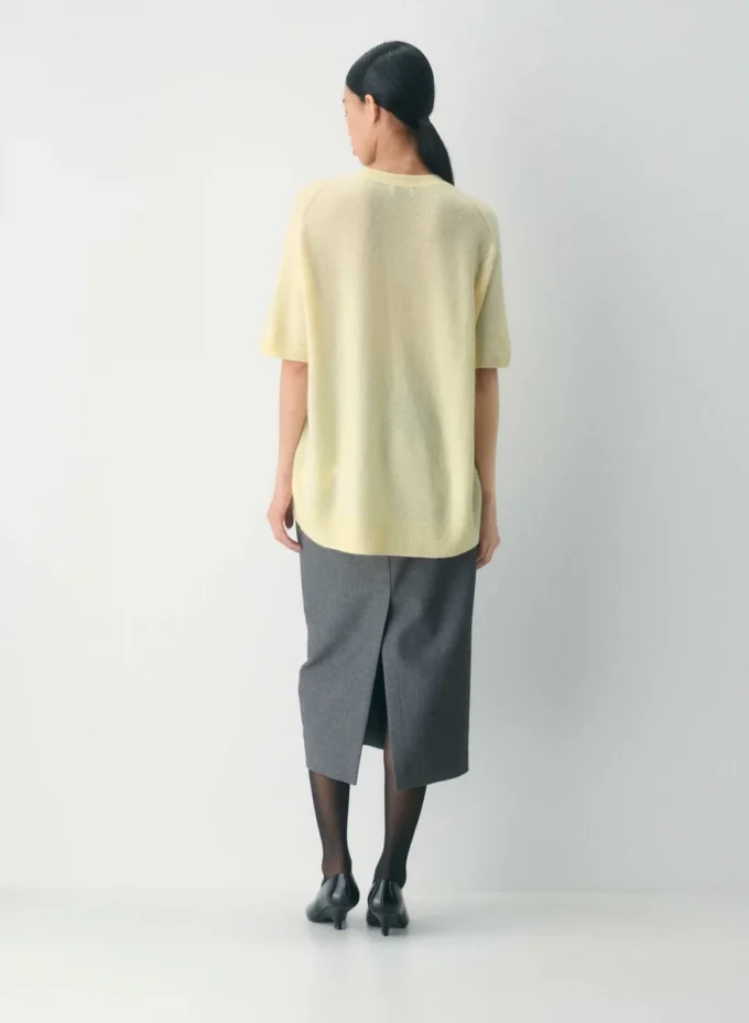 Feather Cashmere de Aritzia, 100 % ligero como una pluma. Jersey de manga corta holgado Feather Cashmere de Aritzia, 100 % ligero como una pluma. Jersey de manga corta holgado
