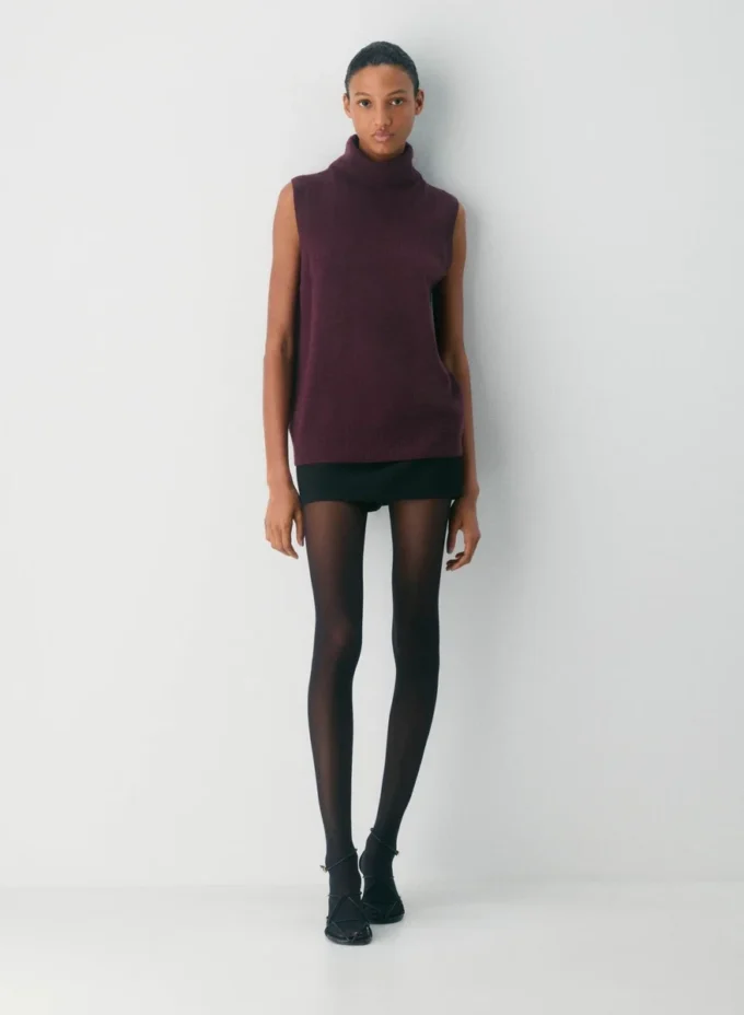 Feather Cashmere de Aritzia. Camiseta de cuello alto holgada Feather Cashmere de Aritzia. Camiseta de cuello alto holgada