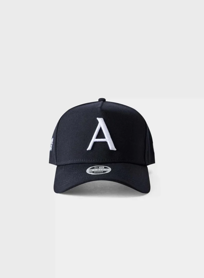 Gorra trucker New Era x Aritzia 940 A-Frame