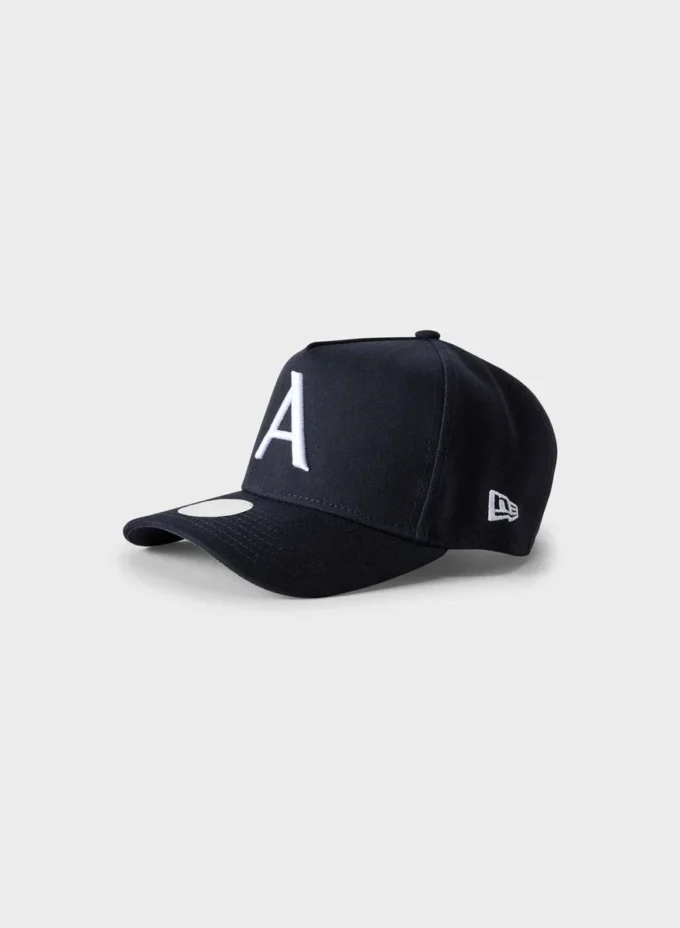 Gorra trucker New Era x Aritzia 940 A-Frame