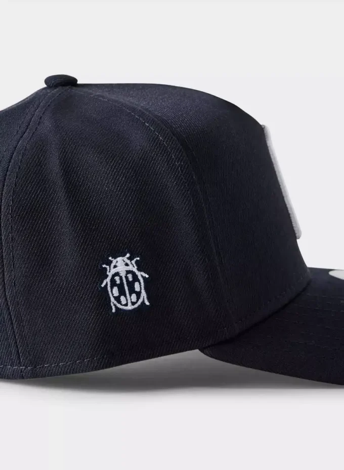 Gorra trucker New Era x Aritzia 940 A-Frame