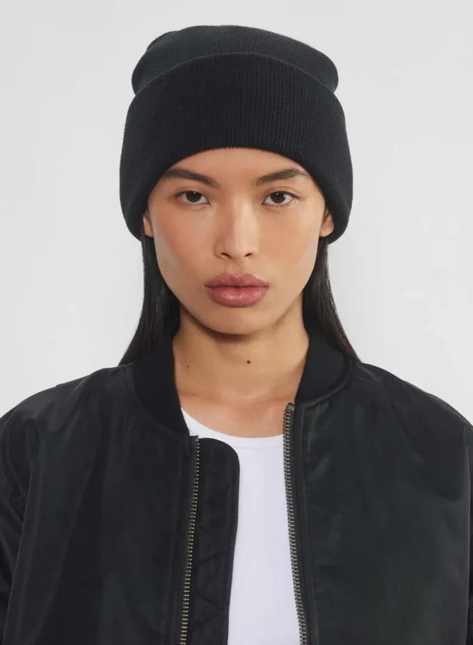 Gorro alto con vuelta Gorro alto con vuelta
