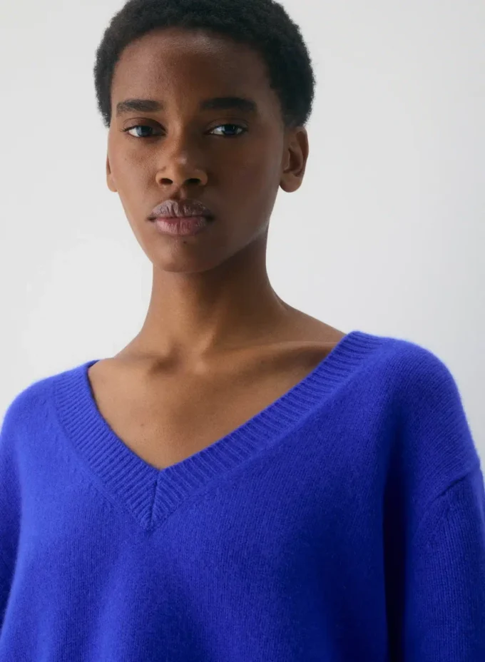 Jersey oversize con cuello en V de Plush Cashmere
