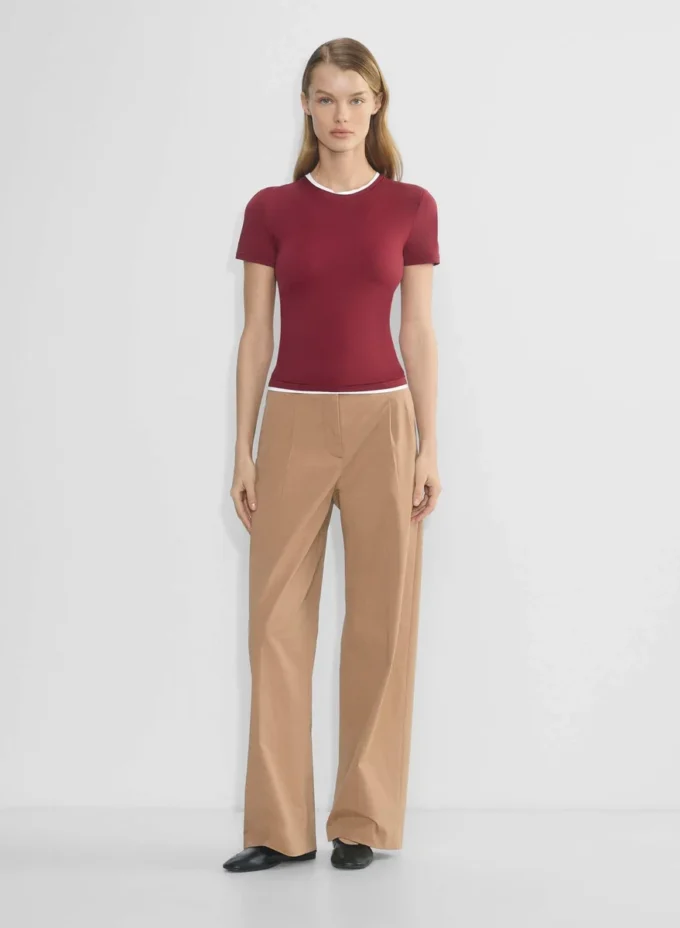 Pantalón chino de talle alto y pliegues anchos Pantalón chino de talle alto y pliegues anchos