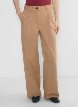 Pantalón chino de talle alto y pliegues anchos