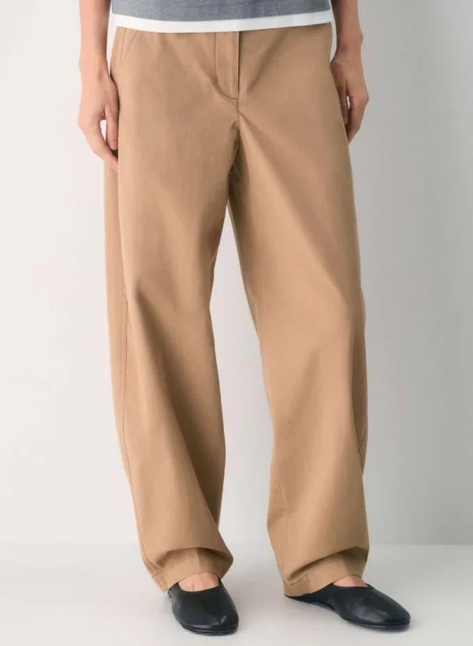 Pantalón chino relajado de talle alto y pierna recta Pantalón chino relajado de talle alto y pierna recta
