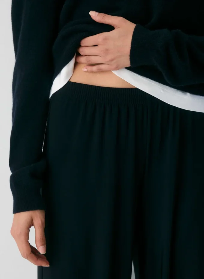 Pantalón Linear – Smooth Matter™ Pantalón Linear – Smooth Matter™