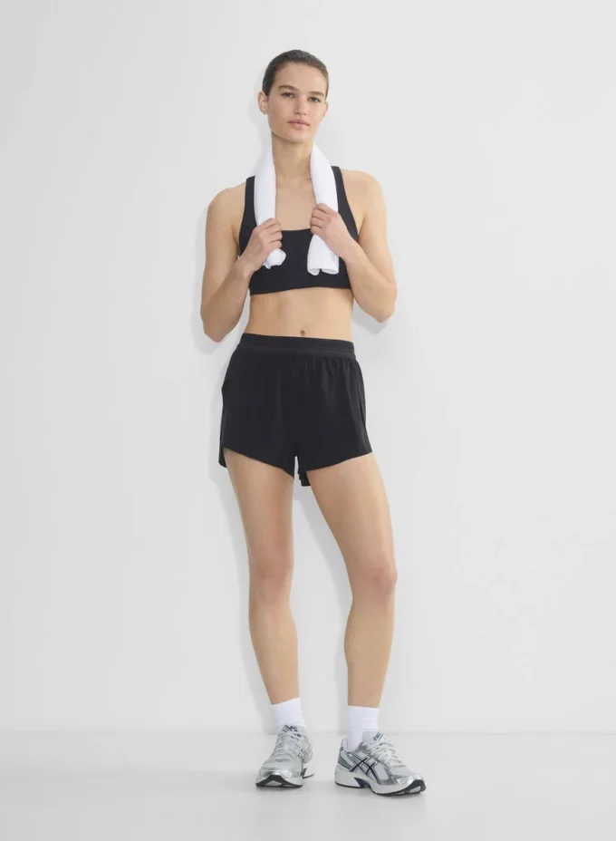 Pantalones cortos MoveTech™ Split Hi-Rise 3” Pantalones cortos MoveTech™ Split Hi-Rise 3”