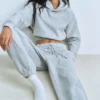 Sudadera con capucha corta y cómoda de felpa Sudadera con capucha corta y cómoda de felpa