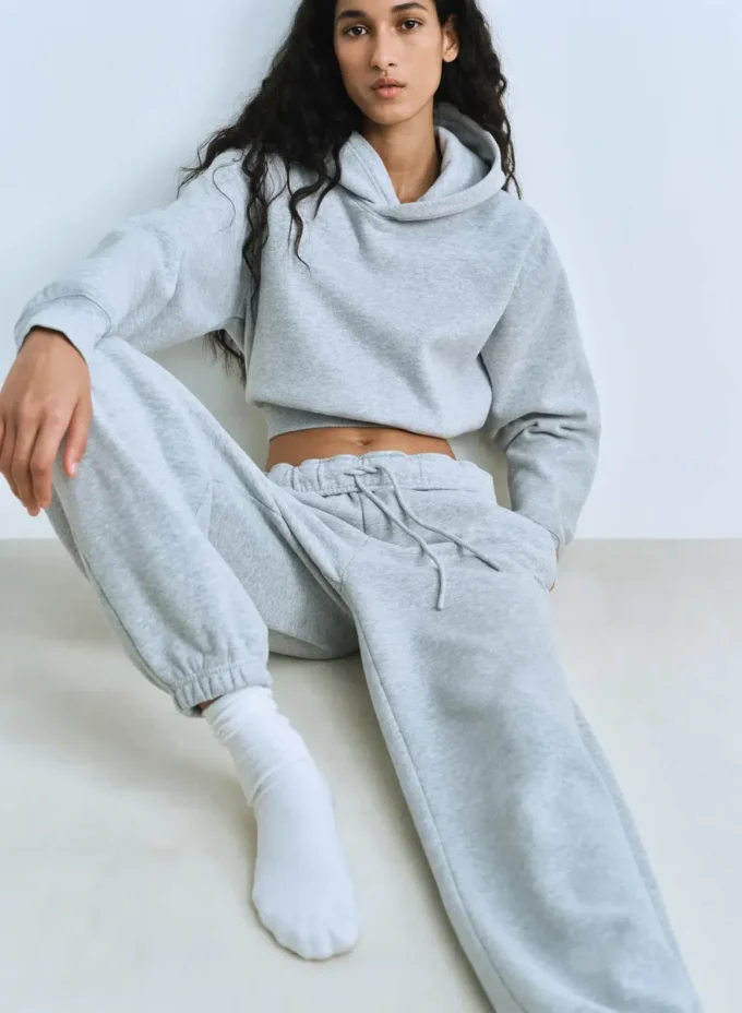 Sudadera con capucha corta y cómoda de felpa Sudadera con capucha corta y cómoda de felpa