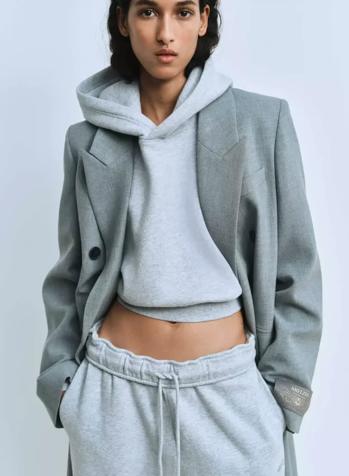 Sudadera con capucha corta y cómoda de felpa Sudadera con capucha corta y cómoda de felpa