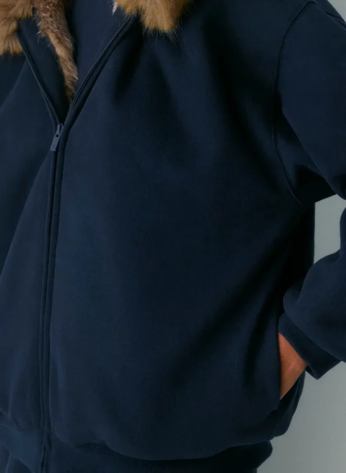 Sudadera con capucha y cremallera mega oversize