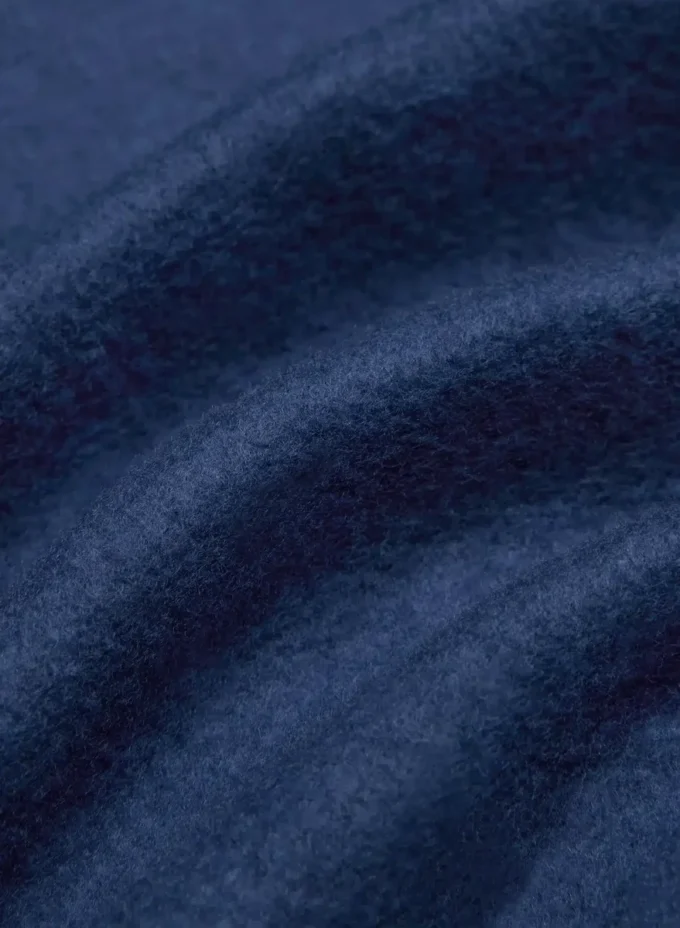 Sudadera corta y cómoda con cuello alto y media cremallera Sudadera corta y cómoda con cuello alto y media cremallera
