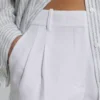 The Effortless Short™ Curve-fit Mid-thigh The Effortless Short™ Curve-fit Mid-thigh